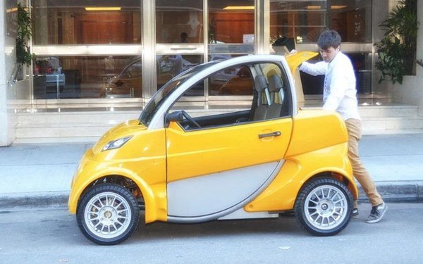 MOVEL · Vehículo eléctrico amarillo