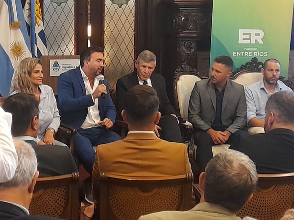 Política y gestión · Encuentros y actividades · 11